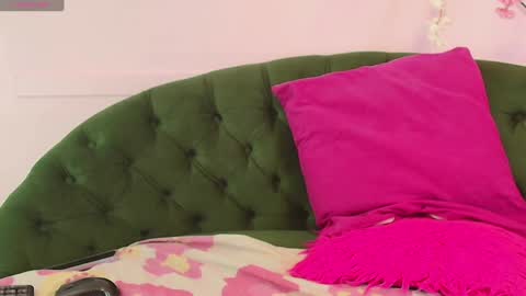 ALMENDRAEVANS online show from January 13, 2:42 pm