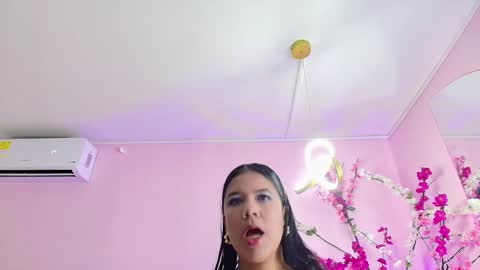 ALMENDRAEVANS online show from January 26, 10:45 am