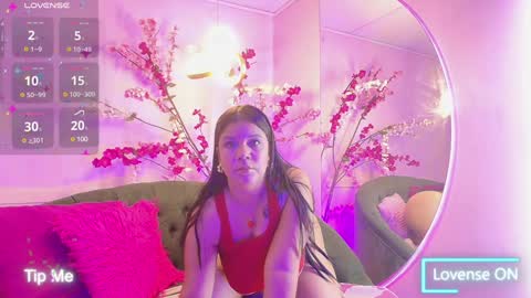 ALMENDRAEVANS online show from February 1, 11:21 am