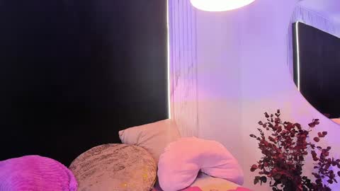 ALMENDRAEVANS online show from February 7, 3:19 pm