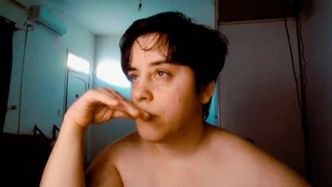 Snapshot of almondonwheels chatting on December 19, 8:49 pm Almond online show from December 19, 8:49 pm