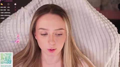 Snapshot of alodiaacomb chatting on February 3, 7:02 am Lia online show from February 3, 7:02 am