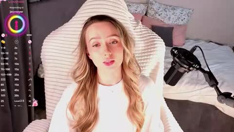 Snapshot of alodiaacomb chatting on February 28, 3:07 am Lia online show from February 28, 3:07 am