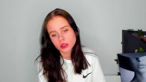 Snapshot of alodiafrankson chatting on January 23, 7:43 am molly online show from January 23, 7:43 am