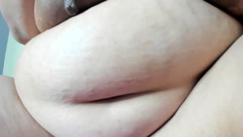 Snapshot of alondra_zaens chatting on January 4, 11:06 pm Alondra online show from January 4, 11:06 pm