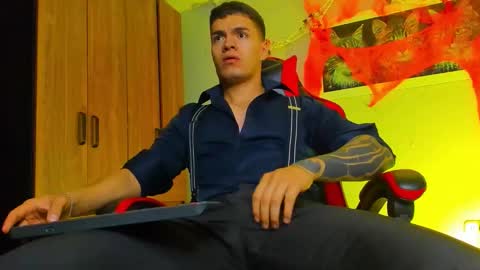 alpha_dominus_ online show from October 29, 8:49 am