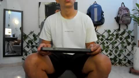 Snapshot of alpha_pprs chatting on December 24, 5:23 pm Alpha pprs online show from December 24, 5:23 pm