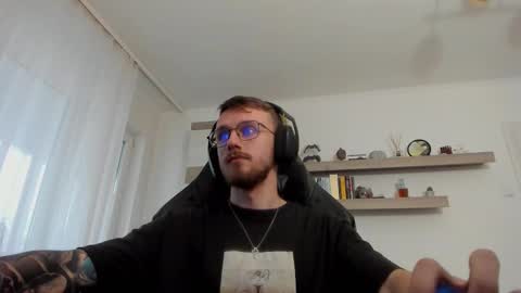 Snapshot of alphaboyfun chatting on November 19, 12:05 pm Andi online show from November 19, 12:05 pm