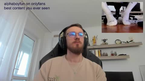 Snapshot of alphaboyfun chatting on December 16, 1:27 pm Andi online show from December 16, 1:27 pm