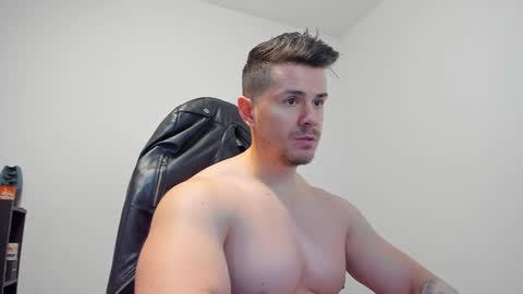 Snapshot of alphagodleatherking92 chatting on December 25, 7:46 am LeatherMaster online show from December 25, 7:46 am