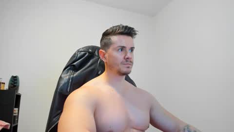 Snapshot of alphagodleatherking92 chatting on December 27, 10:01 am LeatherMaster online show from December 27, 10:01 am