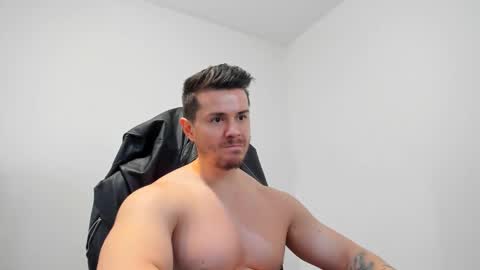 Snapshot of alphagodleatherking92 chatting on January 4, 8:39 am LeatherMaster online show from January 4, 8:39 am