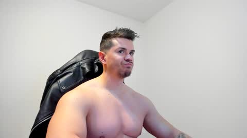 Snapshot of alphagodleatherking92 chatting on January 15, 5:40 am LeatherMaster online show from January 15, 5:40 am