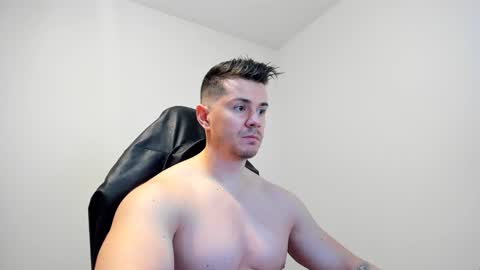 Snapshot of alphagodleatherking92 chatting on February 8, 6:33 am LeatherMaster online show from February 8, 6:33 am