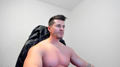 Snapshot of alphagodleatherking92 chatting on February 20, 6:39 am LeatherMaster online show from February 20, 6:39 am