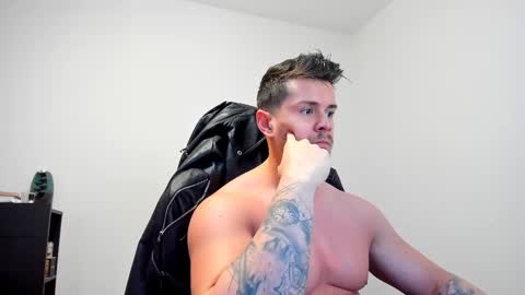 Snapshot of alphagodleatherking92 chatting on February 21, 6:40 am LeatherMaster online show from February 21, 6:40 am