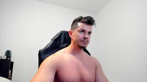 Snapshot of alphagodleatherking92 chatting on March 4, 8:02 am LeatherMaster online show from March 4, 8:02 am