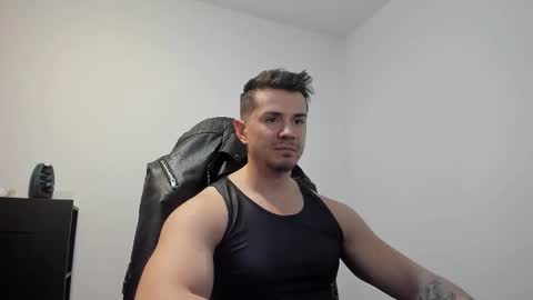 Snapshot of alphagodleatherking92 chatting on November 5, 8:25 am LeatherMaster online show from November 5, 8:25 am