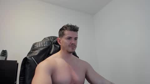 Snapshot of alphagodleatherking92 chatting on November 25, 7:52 am LeatherMaster online show from November 25, 7:52 am