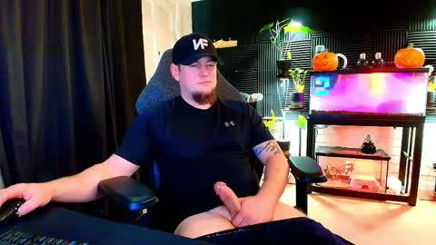 Snapshot of alphanuts101 chatting on October 31, 5:47 pm Ryno online show from October 31, 5:47 pm