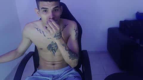 Snapshot of alphas_latins chatting on March 3, 8:15 pm alphas_latins online show from March 3, 8:15 pm