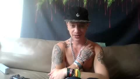 altboy010 online show from July 25, 2:03 pm
