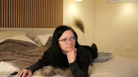 Snapshot of alucidreaming chatting on October 5, 7:45 pm Lucid Dreaming online show from October 5, 7:45 pm