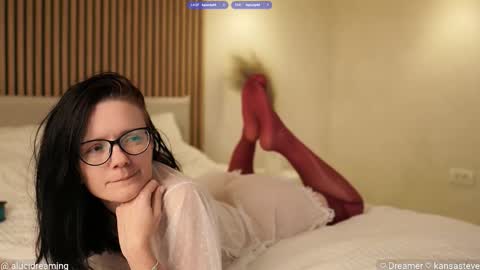 Snapshot of alucidreaming chatting on November 24, 8:19 pm Lucid Dreaming online show from November 24, 8:19 pm