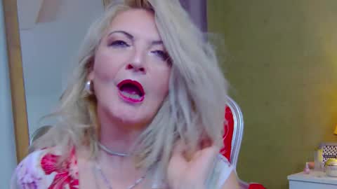 Snapshot of alura_jenson_ chatting on September 12, 5:35 pm Alura Jenson online show from September 12, 5:35 pm