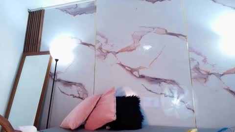 Snapshot of alyathompson chatting on December 4, 4:22 am Alya online show from December 4, 4:22 am