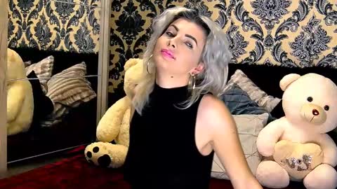 Snapshot of alyblonde chatting on December 12, 9:40 am aly online show from December 12, 9:40 am