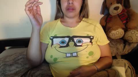 Snapshot of alynfoxx chatting on March 4, 3:22 am Alyn Maria online show from March 4, 3:22 am