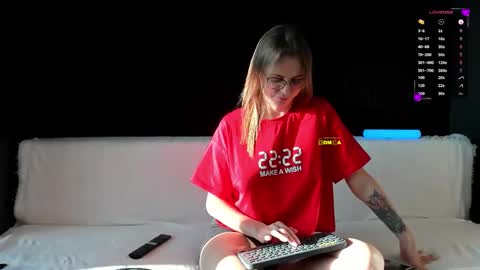 Snapshot of alyona_24 chatting on November 24, 12:27 pm Alena online show from November 24, 12:27 pm