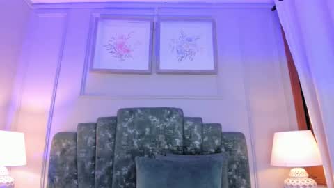 Snapshot of alys_baker chatting on December 3, 8:49 am Alys online show from December 3, 8:49 am