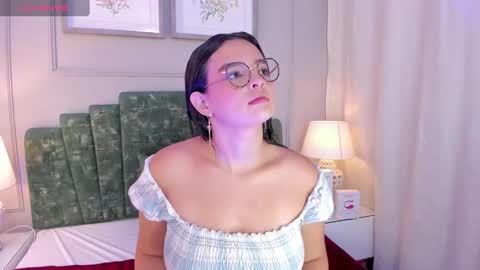 Snapshot of alys_baker chatting on January 30, 2:49 am Alys online show from January 30, 2:49 am