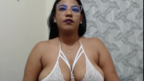 Snapshot of alyson_milf chatting on January 30, 10:30 pm alyson online show from January 30, 10:30 pm