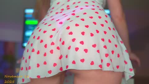 Snapshot of alyssa_pusy chatting on November 16, 7:41 pm Aly online show from November 16, 7:41 pm