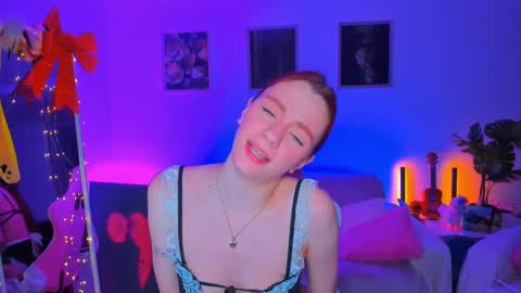 Snapshot of alyssa_smitt chatting on February 26, 7:49 pm alyssa_smitt online show from February 26, 7:49 pm