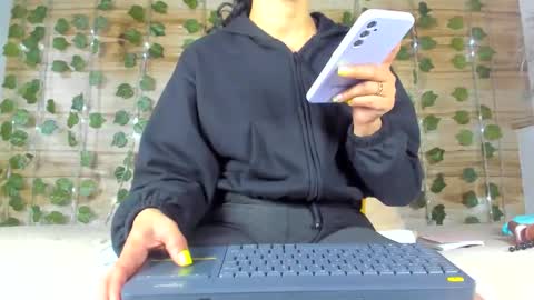 alyssia online show from February 13, 12:43 pm