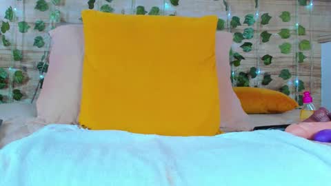 alyssia online show from February 25, 4:00 pm