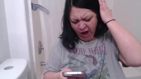 Snapshot of alyssiaamorexo chatting on February 12, 12:22 pm Alyssiaamorexo online show from February 12, 12:22 pm