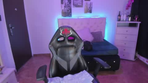 Snapshot of amaia_daniells chatting on December 17, 4:45 am B I A N C A online show from December 17, 4:45 am