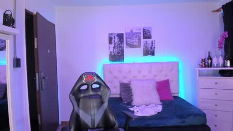 Snapshot of amaia_daniells chatting on December 20, 10:16 am B I A N C A online show from December 20, 10:16 am