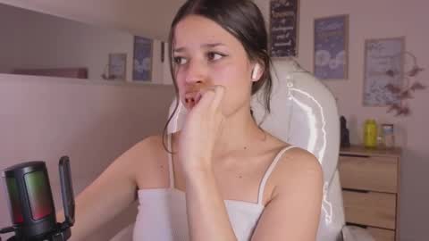 Snapshot of amaia_daniells chatting on October 21, 3:18 am B I A N C A online show from October 21, 3:18 am