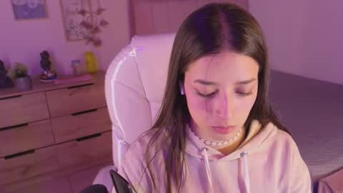 Snapshot of amaia_daniells chatting on November 19, 3:17 am B I A N C A online show from November 19, 3:17 am