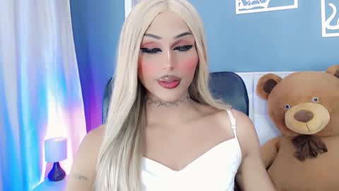 Snapshot of amal_baddel_ chatting on February 6, 9:00 am amal_baddel_ online show from February 6, 9:00 am