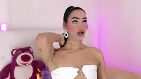 Snapshot of amal_baddel_ chatting on November 23, 3:39 am amal_baddel_ online show from November 23, 3:39 am