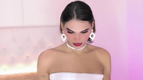 Snapshot of amal_baddel_ chatting on December 17, 7:36 am amal_baddel_ online show from December 17, 7:36 am