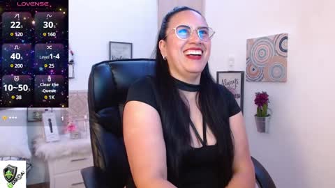 Snapshot of amalia_brunette chatting on January 19, 11:00 pm AMALIA online show from January 19, 11:00 pm