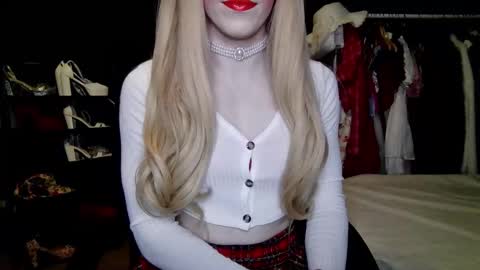 Amalie online show from September 11, 7:47 pm